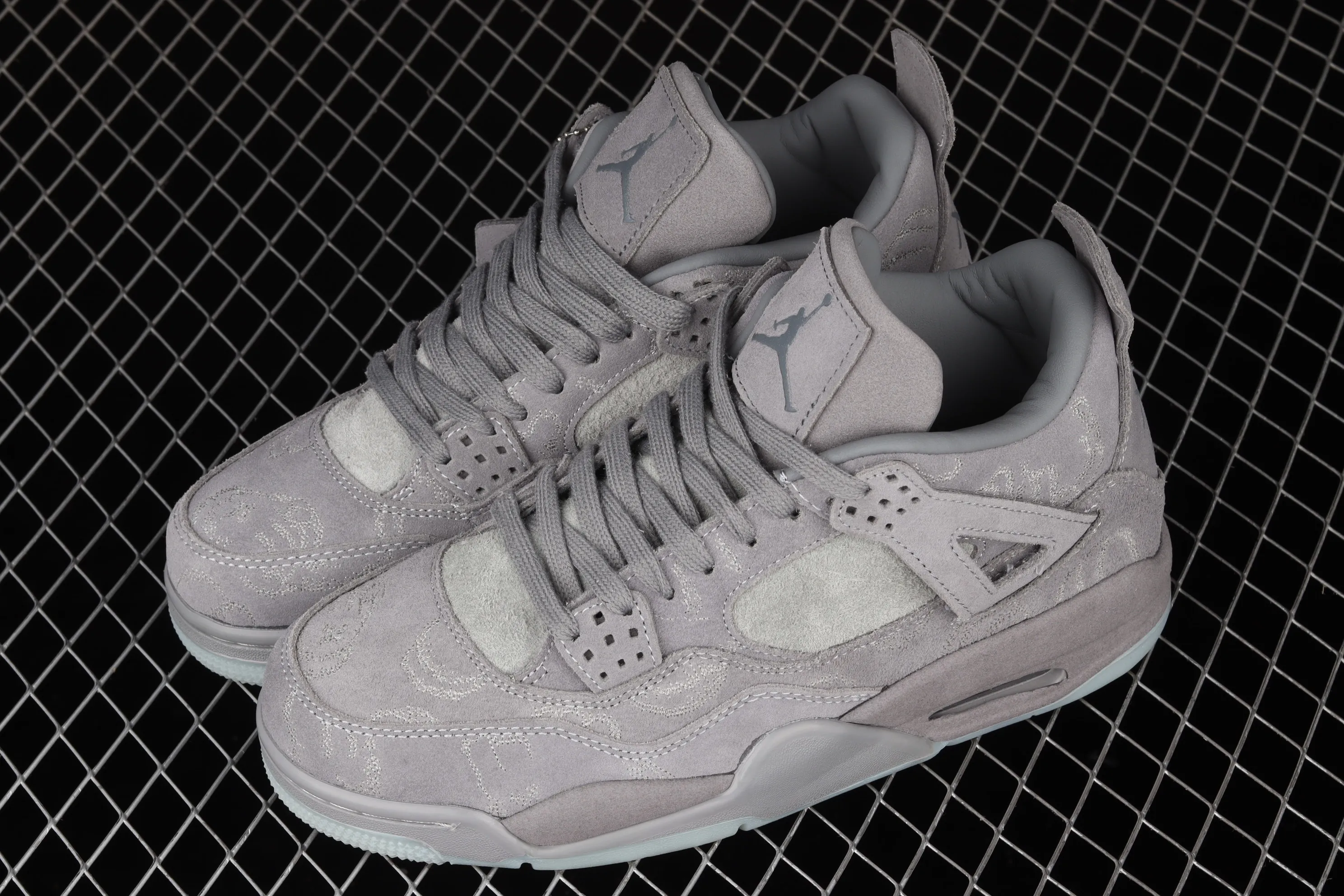 All categories Air Jordan Jordan series basketball shoes Air Jordan 4 G version Kaws x Air Jordan 4 Black AJ4 Luminous suede gray limited edition 930155-003